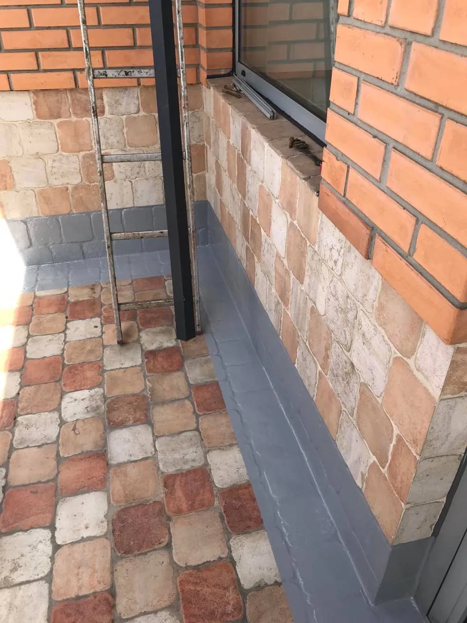Гідроізоляція балкона методом промислового альпінізму